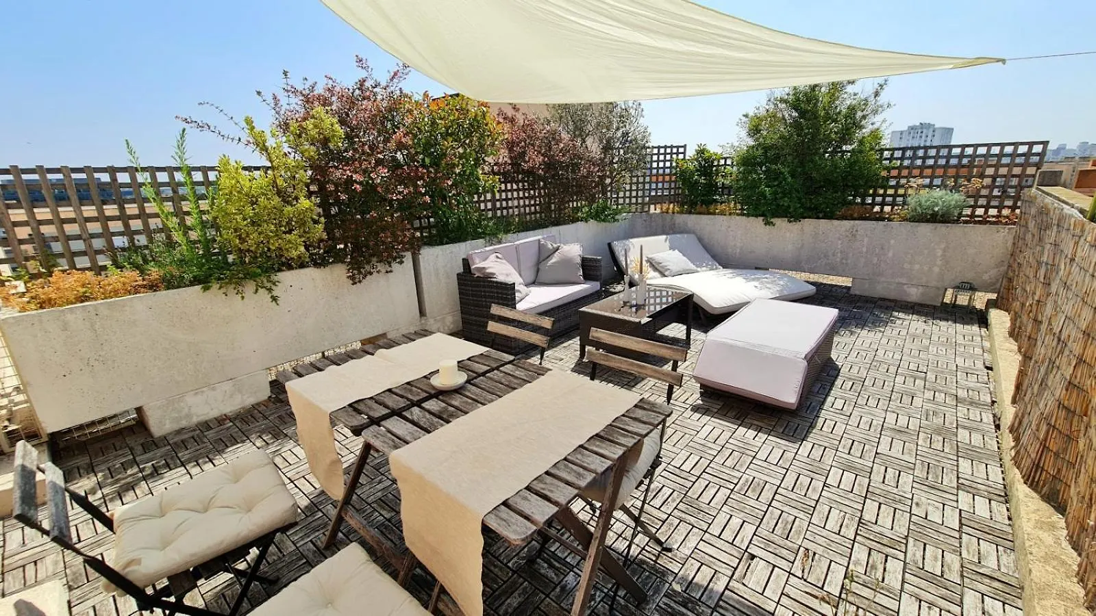 Grand Appartement 1 Chambre Avec Place De Parking, Belle Terrasse Et Tres Proche Des Transports En Commun باريس شقة